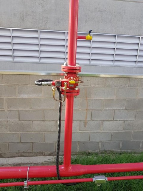 Instalação de rede de sprinklers